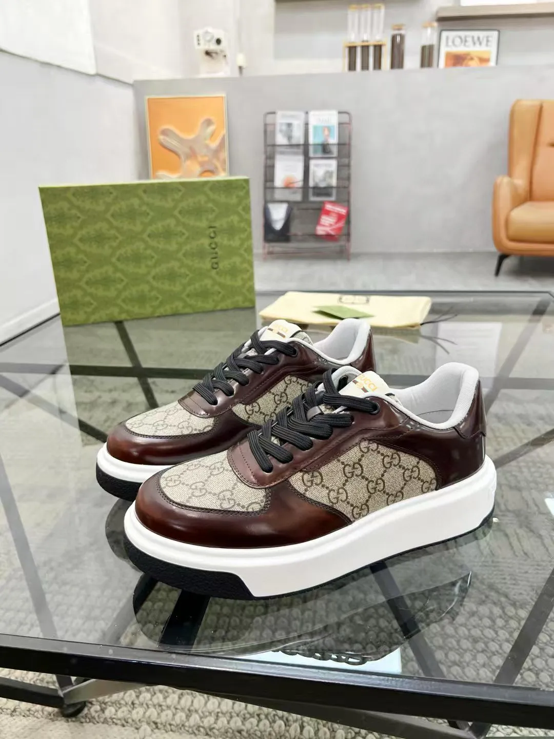 Factory price: 480💰New men's shoes GUCCI [Lightning] latest shoes shipped. Original quality, fashionable, made of special materials, sheepskin lining, brand new packaging. The foot feels super comfortable and the workmanship is impeccable. Size: 38-44, customized 45